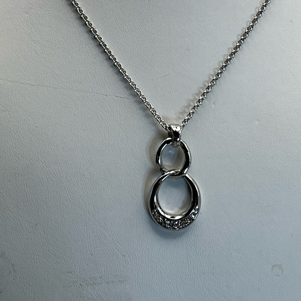 Elegant Silver Pendant Necklace - Picture 2 of 4